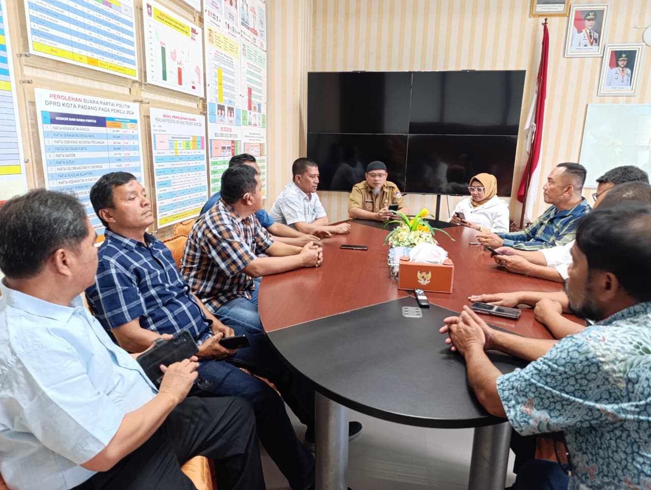 Kunjungan Anggota DPRD Kabupaten Toba Sumatera Utara di Kesbangpol Kota Padang