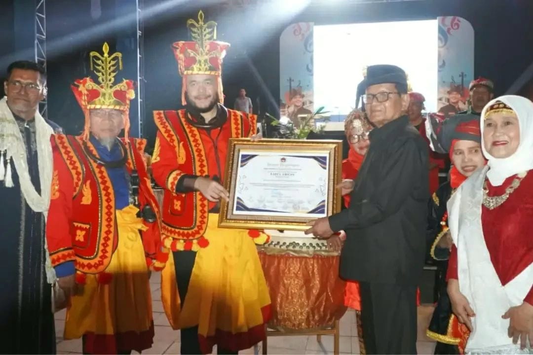 Wali Kota Padang Terima Piagam Penghargaan dari Forum Pembauran Kebangsaan