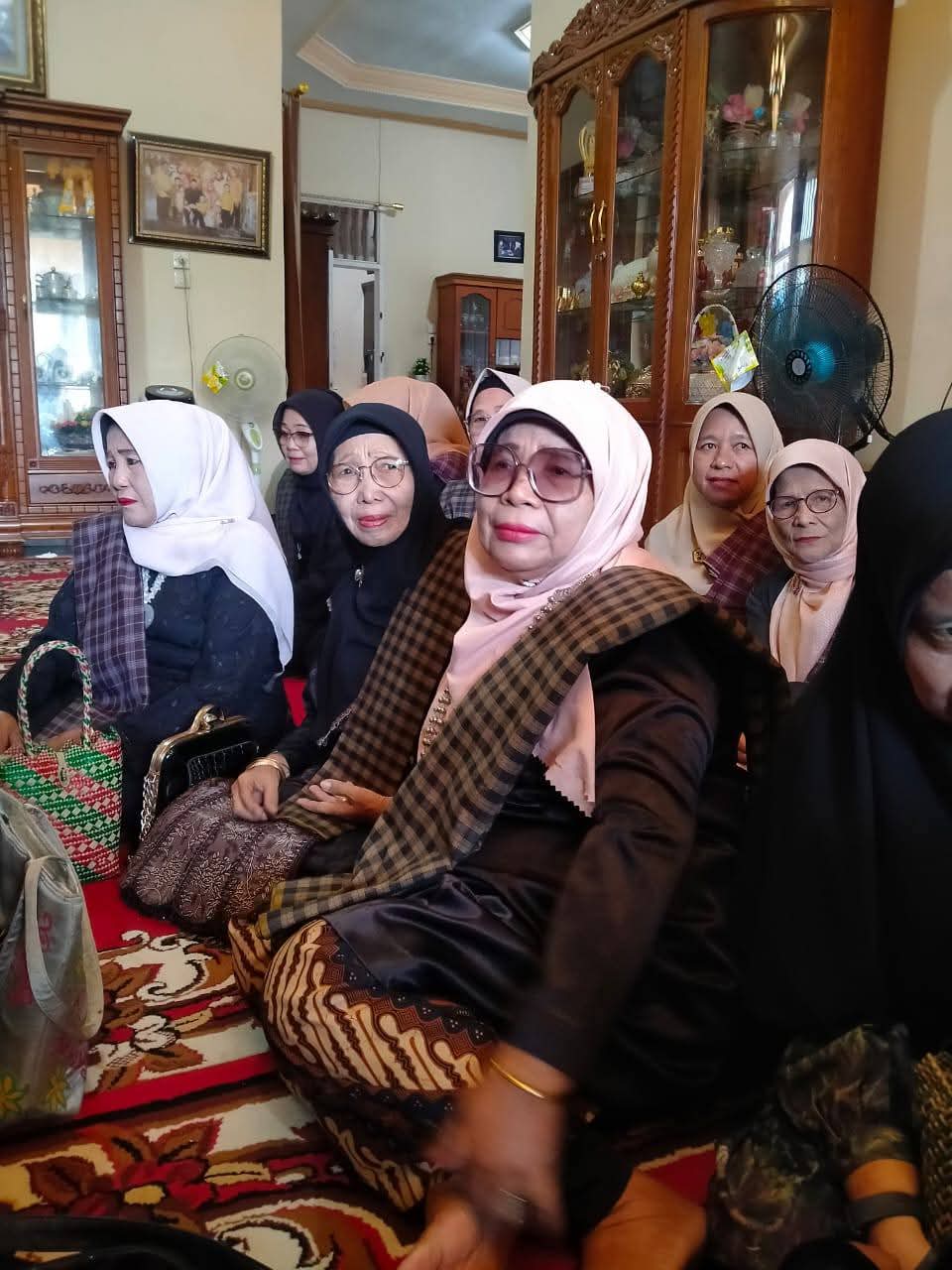 Mande Kanduang Sako Kota Padang Mengembalikan Tradisi Budaya Manyandang Kain Palakat Sewaktu Melayat